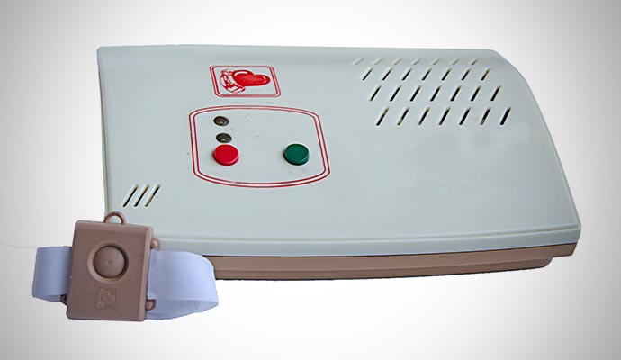Emergency medical pendant device with alert button