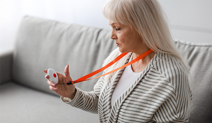 Woman wearing a medical pendant for emergency assistance